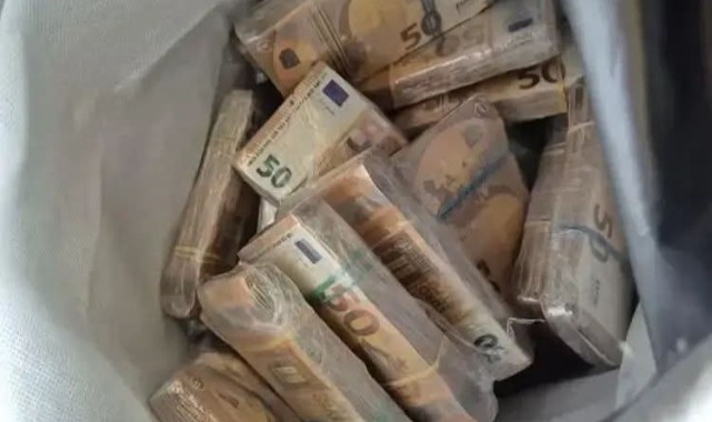 Çikolata çantasından 220 bin euro çıktı