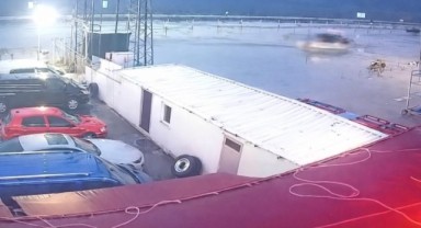 Edirne’de kontrolden çıkan araç takla attı  