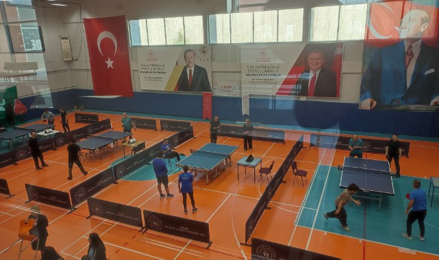 Edirne’de sağlık çalışanları masa tenisi turnuvasında buluştu