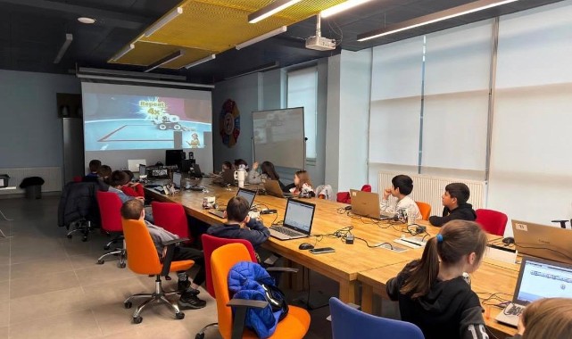 Edirneli gençler teknolojiyi üreten nesil olma yolunda ilerliyor