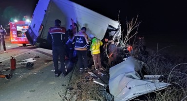 Feci kazada 2 kişi öldü, 1 kişi yaralandı