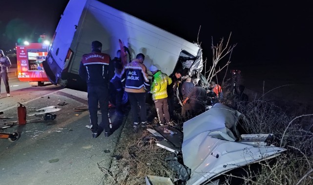 Feci kazada 2 kişi öldü, 1 kişi yaralandı