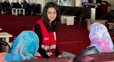 Genç Kızılay gönüllüleri huzurevi sakinleriyle buluştu
