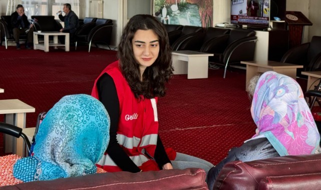 Genç Kızılay gönüllüleri huzurevi sakinleriyle buluştu
