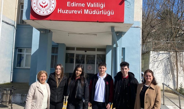 Gençlerden büyüklerine vefa örneği