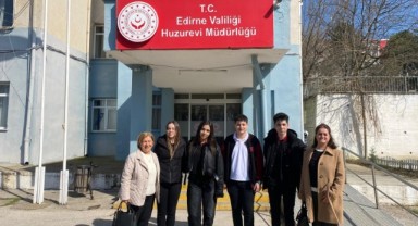 Gençlerden büyüklerine vefa örneği