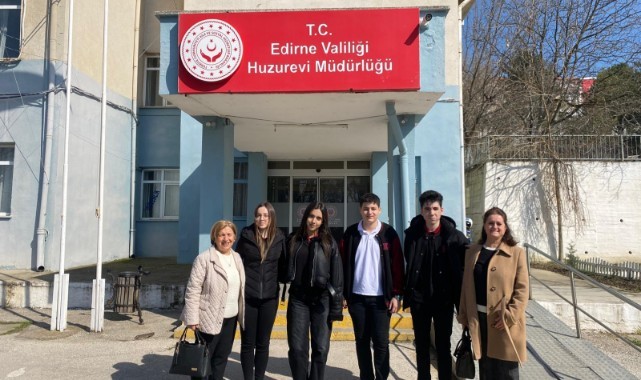 Gençlerden büyüklerine vefa örneği