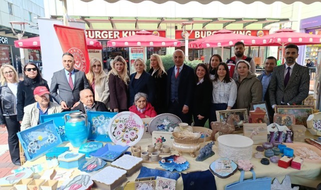 Huzurevinde üretilen eserler vatandaşlarla buluştu