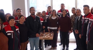 İslam Köse personelle bayramlaştı