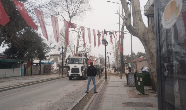 Kafeler sokağındaki budama vatandaşları rahatsız etti