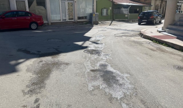 Kanlıpınar Sokak’ta altyapı sorunu: Kanalizasyon suyu yola taşıyor