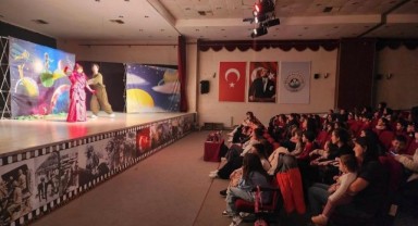Keşan’da sanat dolu gün: Tiyatro öğrencilerle buluştu