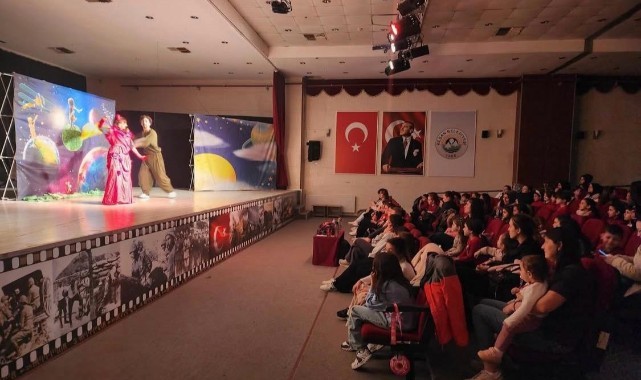 Keşan’da sanat dolu gün: Tiyatro öğrencilerle buluştu