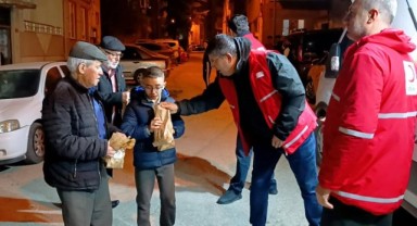 Kızılay lokma ikramında bulundu