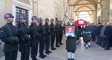 Kurtçu, son yolculuğuna resmi törenle uğurlandı