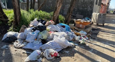 Lise yakınında biriken çöpler endişe yarattı: “bu görüntüler Edirne’ye yakışmıyor”