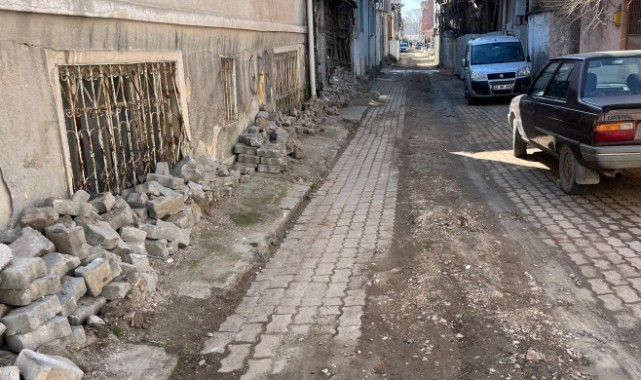 Mart geldi, yollar hâlâ yapılmadı