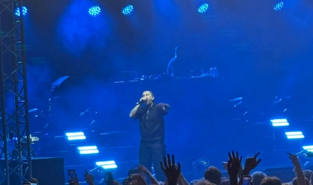 Motive Edirne'de sahne aldı, salon doldu taştı