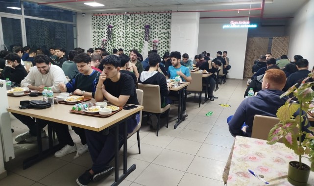 Öğrenciler iftar programı düzenledi