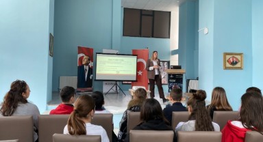 Öğrencilere akran zorbalığına karşı bilinçlendirme eğitimi