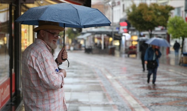 Sağanak yağış Edirne’de hayatı olumsuz etkiledi