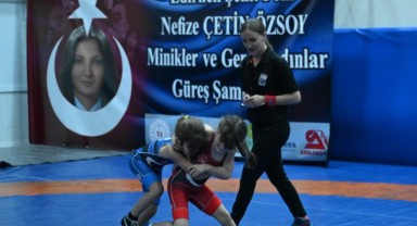 Şehit polis Nefize Çetin Özsoy anısına güreş şampiyonası düzenlendi
