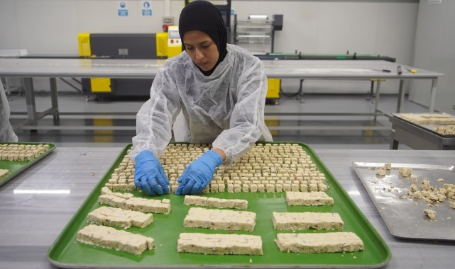 Şekerlemeciler bayram sofralarını tatlandırmak için fazladan mesai yapıyor