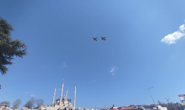 Selimiye Cami Üzerinde Prova Uçuşu