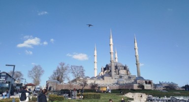 Selimiye Cami Üzerinde Prova Uçuşu
