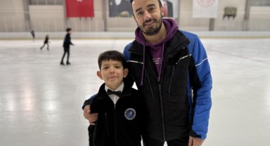 Sporcular buz pateninde yeni dereceler için çalışıyor