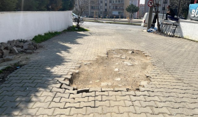 Şükrüpaşa’da bozulan yol tepki çekti