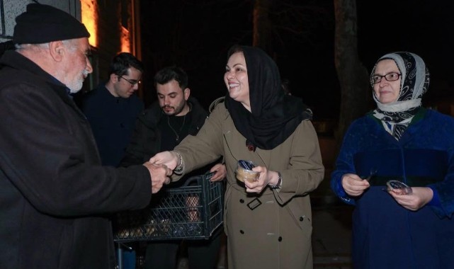 Teravih sonrası helva ikramı ve mahalle sohbeti