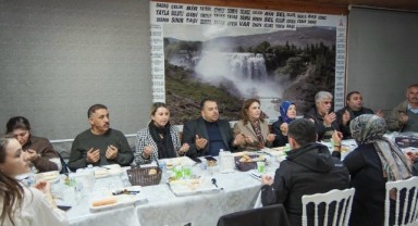 Teravih sonrası helva ikramı ve mahalle sohbeti