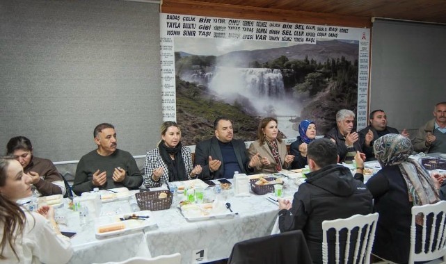Teravih sonrası helva ikramı ve mahalle sohbeti