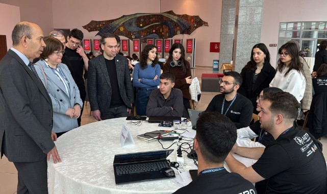 Uzay için kodlayıp yarışıyorlar