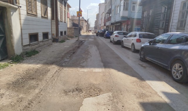 Vatandaşlara “Belediyenin hizmetleri yeterli mi?” diye sorduk