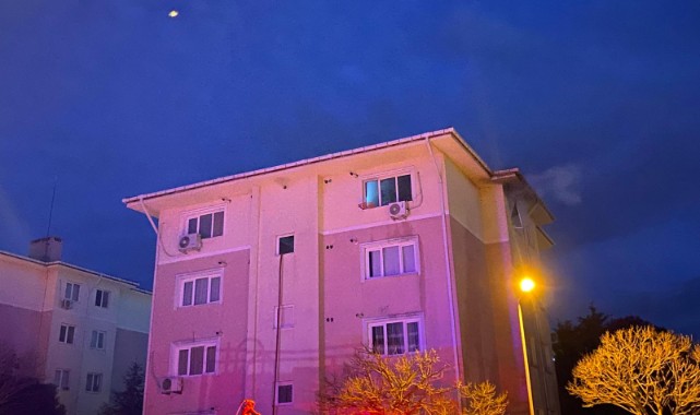 Apartman yangını paniğe neden oldu