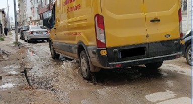 Araçlar çukura, Yayalar çamura girdi