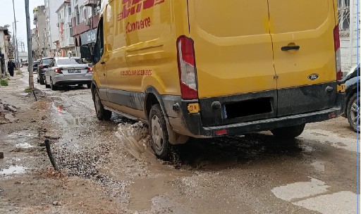 Araçlar çukura, Yayalar çamura girdi