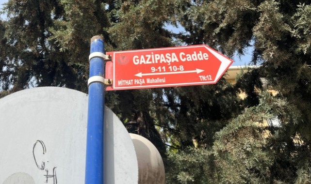 Araçlar zorlanıyor, yayalar yürüyemiyor