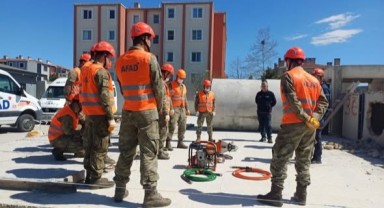 Askerlere afet eğitimi verildi