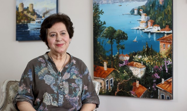 Atölyeye dönüştürdüğü evinde hayallerini tuvallere yansıtıyor