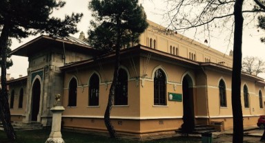 Bir asrı aşan tarihi yapı, halk eğitim merkezi geçmişe tanıklık ediyor