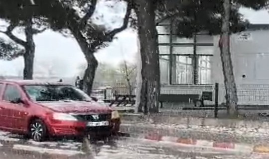 Edirne’de dolu yağışı: Süloğlu beyaza büründü