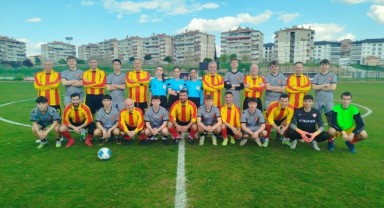 Geleneksel futbol müsabakasında 52’inci kez başlama vuruşu yapıldı