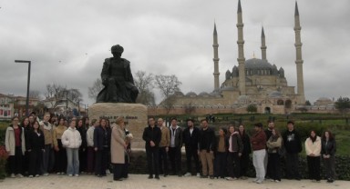 Genç mimar adayları Mimar Sinan’ı andı