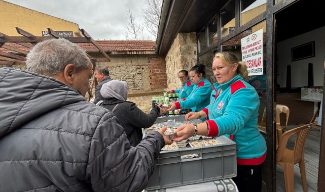 Hayırseverden vatandaşlara pilav ikramı