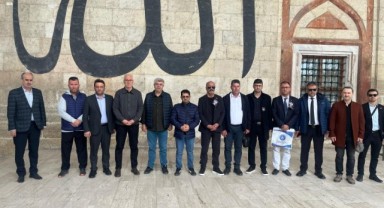 Kaybedilen öğretmen ve öğrenciler için gıyabında cenaze namazı kılındı