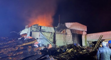 Kereste fabrikasında çıkan yangın söndürüldü