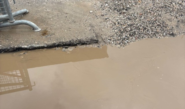 Maarif Caddesi’ndeki yeni asfaltın bozulduğu iddia ediliyor